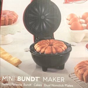 🔥host pick🔥NWT Dash Mini Bundt  maker.